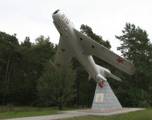 Памятник в городе Лунинец (общий вид)