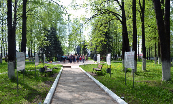 Сквер Воинской Славы в селе Кичменгский Городок (общий вид)